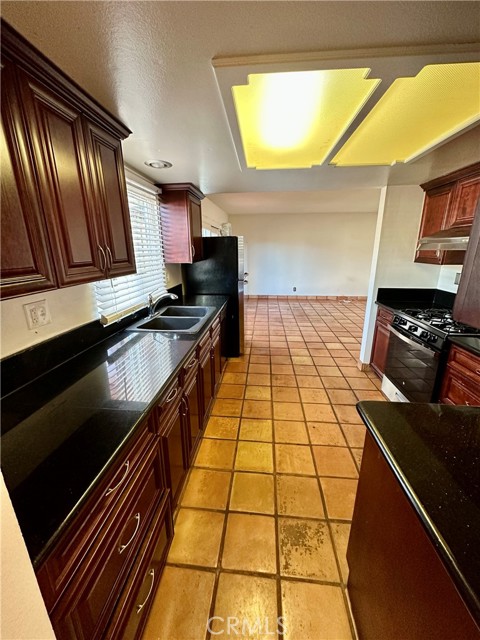 KITCHEN W/ GALAXY GRANITE COUNTERS