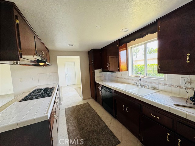 Detail Gallery Image 11 of 39 For 965 Somerset Ave, Pomona,  CA 91767 - 4 Beds | 2 Baths
