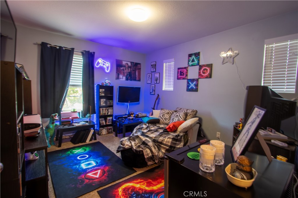 https://media.crmls.org/medias/edcc44e9-9195-44a3-ab23-61e58c2b8762.jpg?preset=X-Large