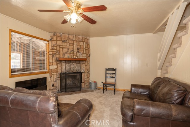 809 San Bernardino Avenue, Sugarloaf CA: https://media.crmls.org/medias/edcd1f64-5644-40af-a1a9-d48c5fbc5cc1.jpg