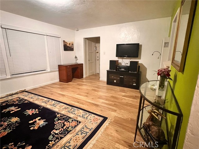 Detail Gallery Image 5 of 8 For 45052 Redwood Ave, Lancaster,  CA 93534 - 2 Beds | 2 Baths