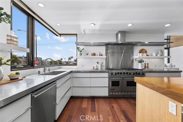 2114 Manhattan Ave, Hermosa Beach CA: https://media.crmls.org/medias/edcd735d-27b5-4c74-83c4-476ffc9c87d5.jpg