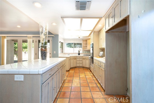 18119 Calvert Street photo 11