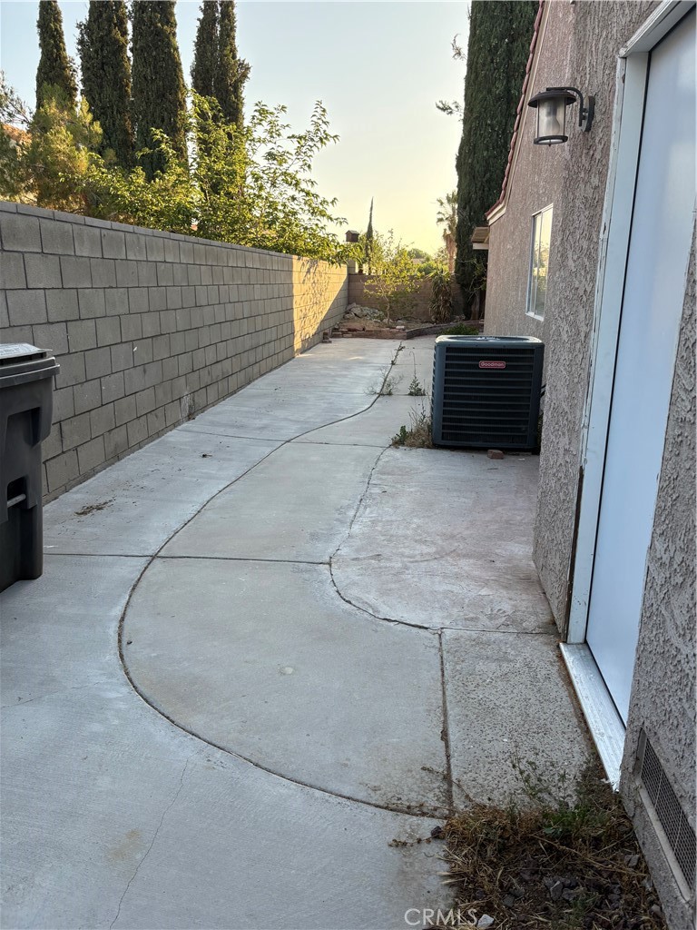 https://media.crmls.org/medias/edcea9c9-b695-4d11-8342-f73a2f253fd8.jpg?preset=X-Large
