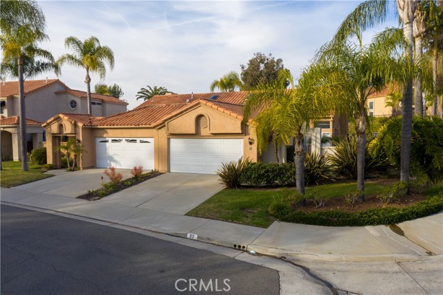 27 Genoa, Laguna Niguel CA: https://media.crmls.org/medias/edced4f9-ae1d-4fdf-93e3-6d2817dbbf8c.jpg