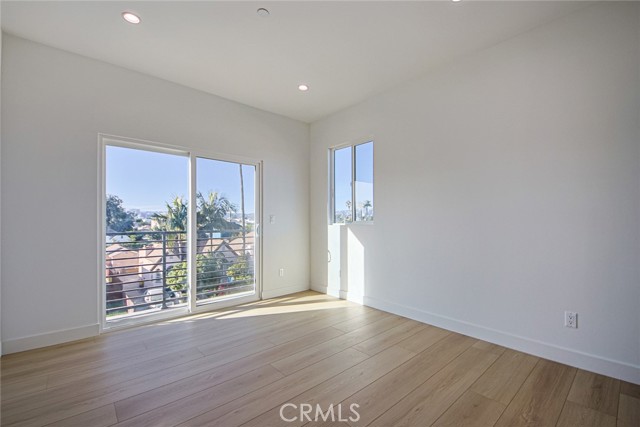2402 S Cochran Avenue, Los Angeles CA: https://media.crmls.org/medias/edcf567b-8eb5-4108-a8a4-6b4bd163768b.jpg