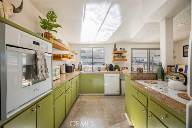 Detail Gallery Image 15 of 40 For 61503 Sunburst, Joshua Tree,  CA 92252 - 2 Beds | 1/1 Baths