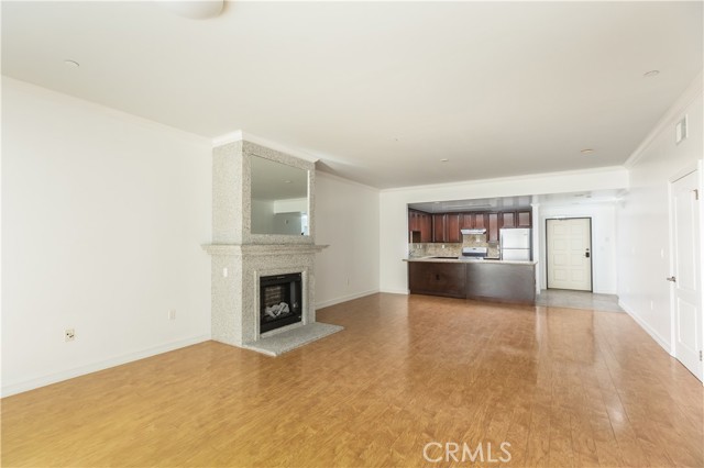 Detail Gallery Image 4 of 14 For 709 S Manhattan Pl #401,  Los Angeles,  CA 90005 - 3 Beds | 2/1 Baths