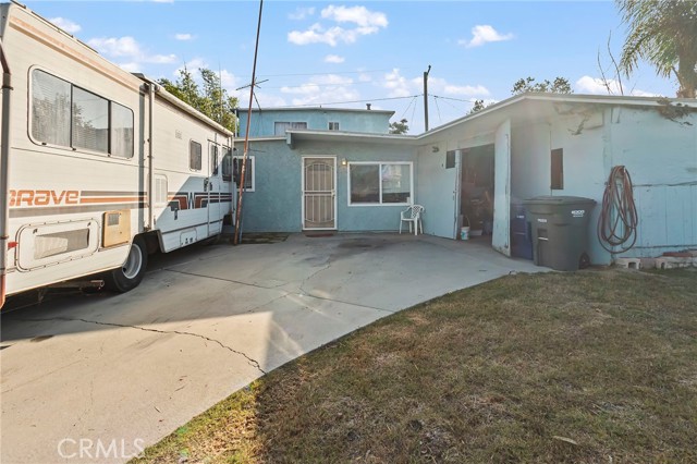 Detail Gallery Image 2 of 30 For 11878 205th St, Lakewood,  CA 90715 - 5 Beds | 2/1 Baths