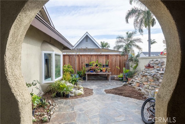 Detail Gallery Image 10 of 48 For 22042 Catalina Cir, Huntington Beach,  CA 92646 - 4 Beds | 2 Baths