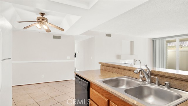 Detail Gallery Image 20 of 32 For 47 Town and Country, Pomona,  CA 91766 - 3 Beds | 2 Baths