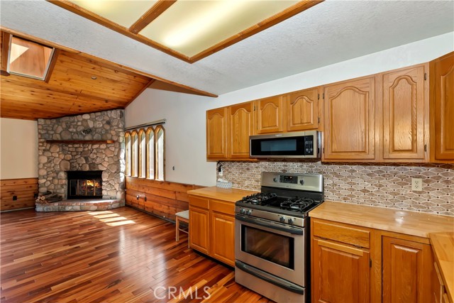 489 Dorn Drive, Crestline CA: https://media.crmls.org/medias/edd28500-affc-4326-9ca5-de4c72b4d648.jpg