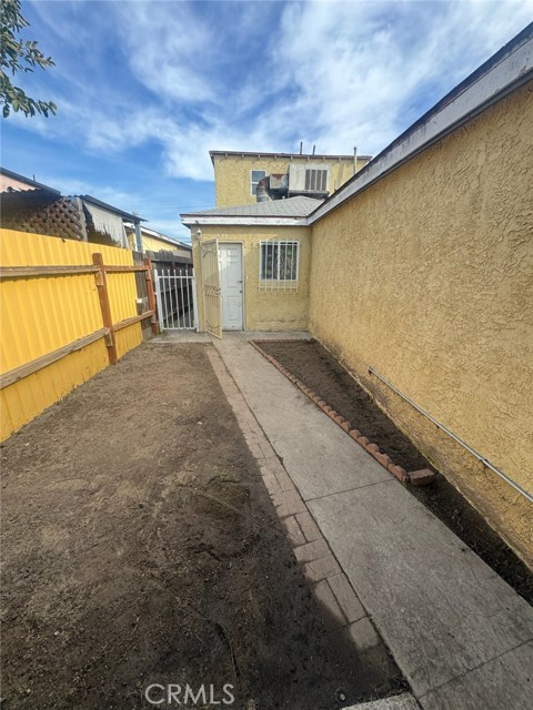 Detail Gallery Image 2 of 3 For 10328 Juniper, Los Angeles,  CA 90002 - 3 Beds | 2 Baths