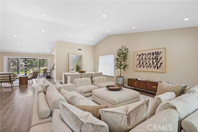 854 Rim Crest, Westlake Village CA: https://media.crmls.org/medias/edd2e354-5050-48e9-881b-8e28367537c2.jpg