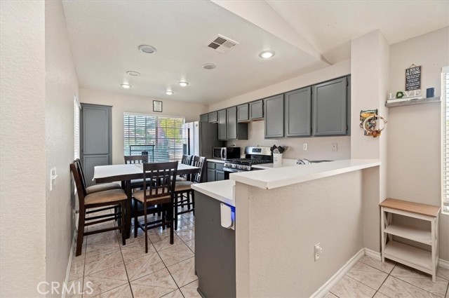Detail Gallery Image 6 of 26 For 1327 Carriage Ln, Perris,  CA 92571 - 3 Beds | 2 Baths