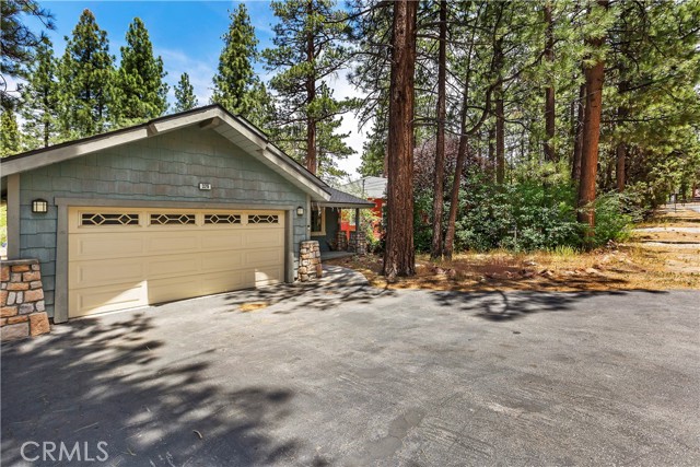 Detail Gallery Image 3 of 26 For 329 E Sherwood Bld, Big Bear City,  CA 92314 - 3 Beds | 2 Baths