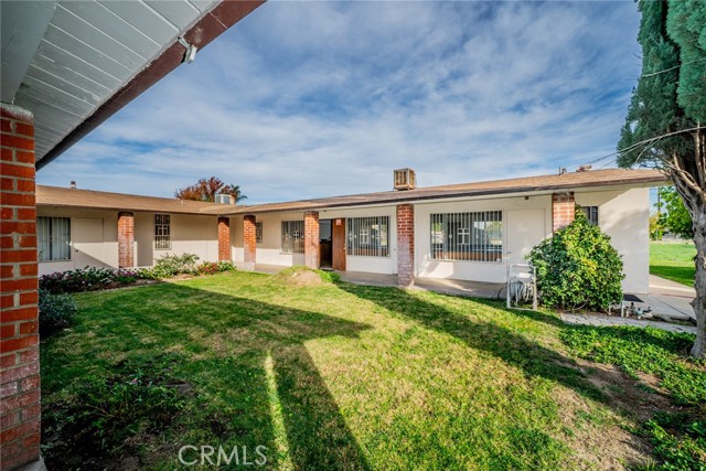 711 W C, Colton CA: https://media.crmls.org/medias/edd598d7-6722-49f7-9018-8bc498352fd1.jpg