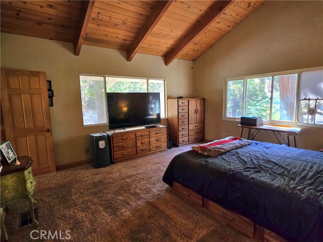 943 Grass Valley Road, Lake Arrowhead CA: https://media.crmls.org/medias/edd6443b-e522-4e0a-817b-59cff186b162.jpg