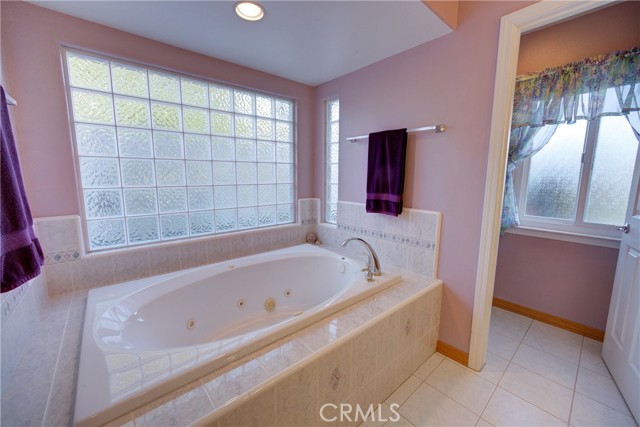 585 Red Tail Meadow Lane, Arroyo Grande CA: https://media.crmls.org/medias/edd73160-eaba-4ce2-9871-5837ff68b2d7.jpg