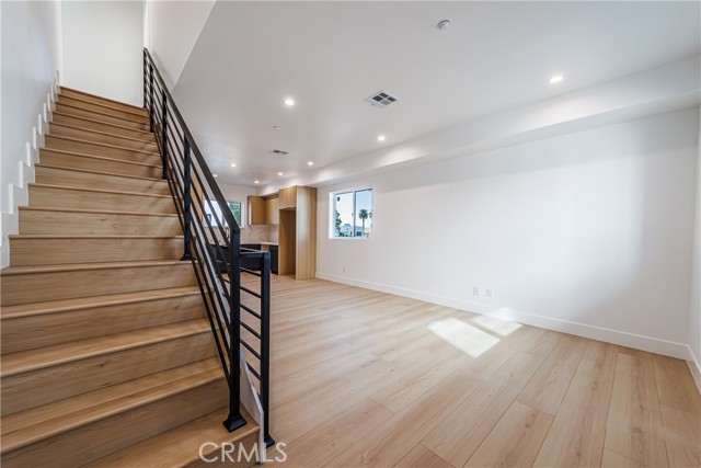 Detail Gallery Image 19 of 26 For 5209 W 20th St #2,  Los Angeles,  CA 90016 - 3 Beds | 3/1 Baths