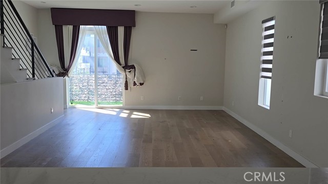 Detail Gallery Image 6 of 11 For 319 S Serrano #1/2,  Los Angeles,  CA 90020 - 3 Beds | 3 Baths