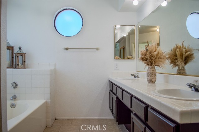 15068 Christina Court, Lake Elsinore CA: https://media.crmls.org/medias/eddab2b8-a5c4-4eb7-aadd-5a05db43e8cd.jpg