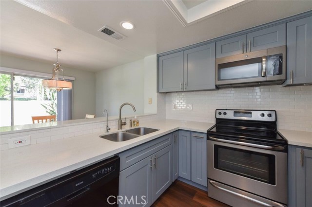 Detail Gallery Image 10 of 39 For 391 Stanford Ct #1,  Irvine,  CA 92612 - 3 Beds | 3 Baths