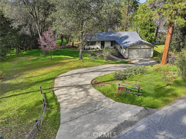 Detail Gallery Image 4 of 48 For 50047 Hangtree, Oakhurst,  CA 93644 - 3 Beds | 2 Baths