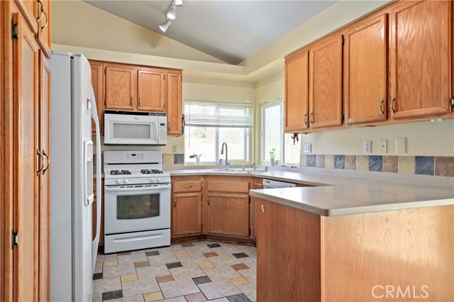 Detail Gallery Image 12 of 29 For 35388 Emerald Ct, Yucaipa,  CA 92399 - 3 Beds | 2 Baths