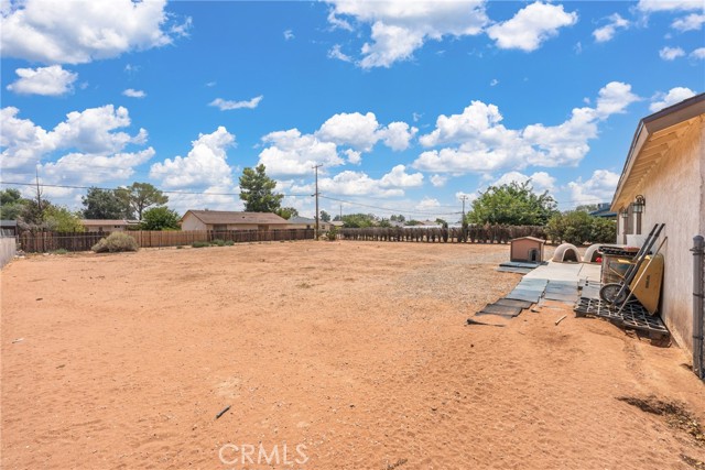 15419 Wichita Road, Apple Valley CA: https://media.crmls.org/medias/eddbf195-a4ee-4d5e-b226-bfcfb171b8de.jpg