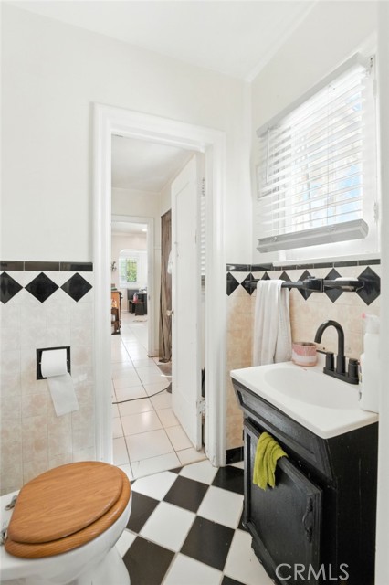 Detail Gallery Image 19 of 38 For 1912 W 76th St, Los Angeles,  CA 90047 - 3 Beds | 1/1 Baths
