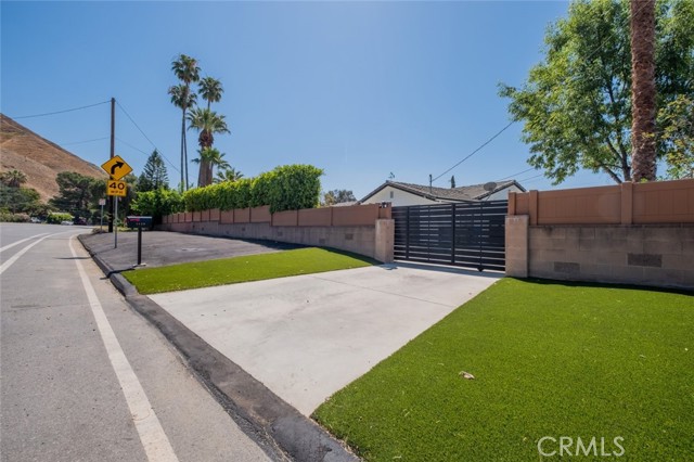 9830 Foothill Boulevard, Sylmar CA: https://media.crmls.org/medias/eddcaa9d-f89b-4ac4-93e4-6139af8a52cf.jpg
