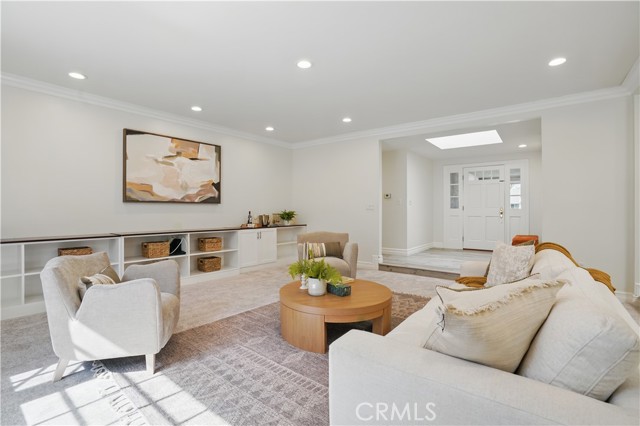 13811 Palace Way, Tustin CA: https://media.crmls.org/medias/ede05c5b-920d-498d-8e77-c646f7d9276e.jpg