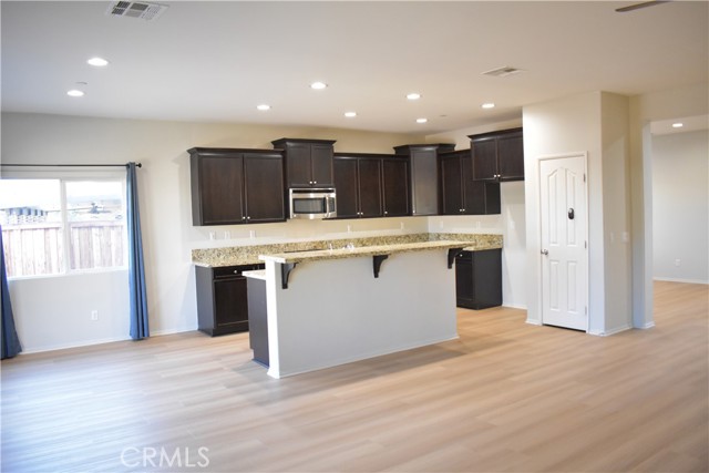 Detail Gallery Image 3 of 33 For 11088 Fuchsia Ct, Adelanto,  CA 92301 - 4 Beds | 2/1 Baths