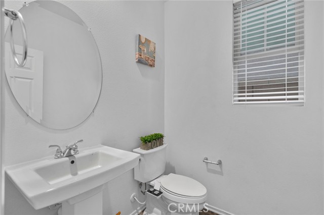 Detail Gallery Image 5 of 39 For 5311 Novara Ave, Fontana,  CA 92336 - 3 Beds | 2/1 Baths