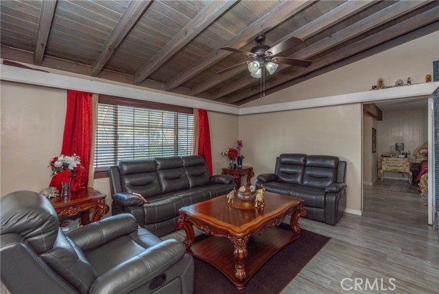 Detail Gallery Image 8 of 48 For 16464 Desert Knoll Dr, Victorville,  CA 92395 - 3 Beds | 3 Baths