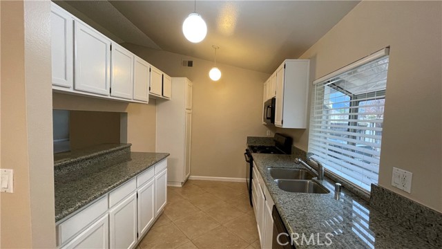 Detail Gallery Image 9 of 23 For 1328 E Pennsylvania, Redlands,  CA 92374 - 3 Beds | 2 Baths