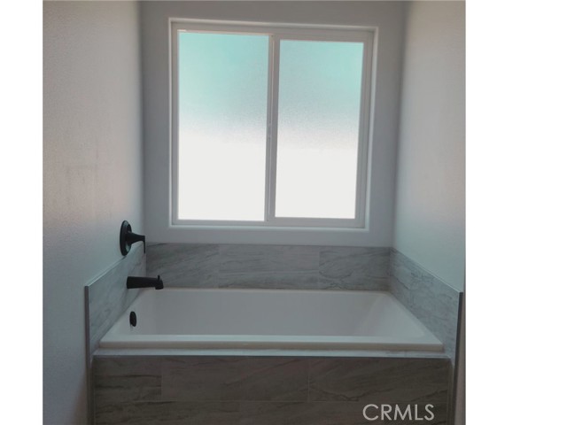 Detail Gallery Image 11 of 19 For 21053 Huasna Rd, Apple Valley,  CA 92307 - 4 Beds | 2/1 Baths