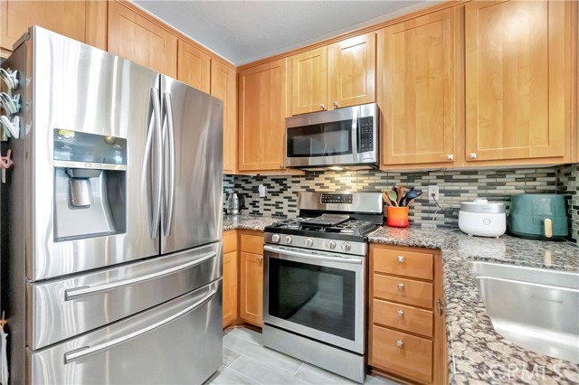 Detail Gallery Image 5 of 41 For 12688 Chapman Ave #3301,  Garden Grove,  CA 92840 - 2 Beds | 2 Baths