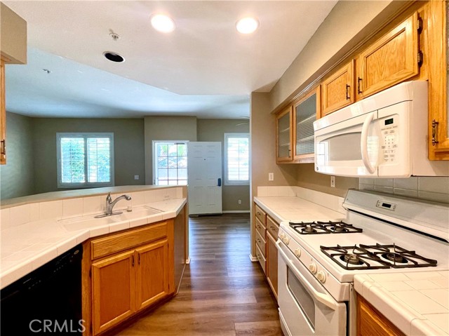 Detail Gallery Image 6 of 27 For 16 Mission Ct, Lake Forest,  CA 92610 - 2 Beds | 2/1 Baths
