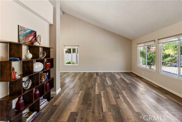 6065 Saint Augustine Drive, Riverside CA: https://media.crmls.org/medias/ede4910a-36f1-4762-823c-7ce491453895.jpg