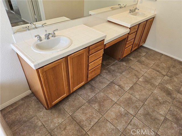 Detail Gallery Image 28 of 34 For 33429 Barrington Dr, Temecula,  CA 92592 - 4 Beds | 4 Baths