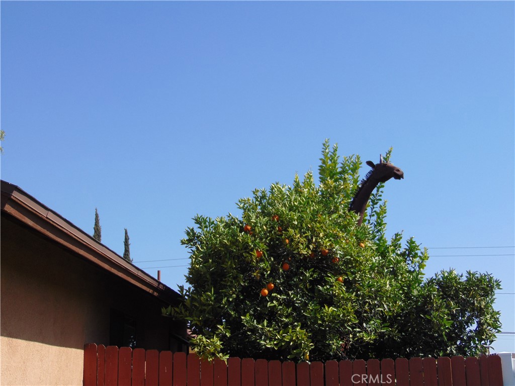 https://media.crmls.org/medias/ede89845-2d24-477f-87fd-d3bf12922056.jpg?preset=X-Large