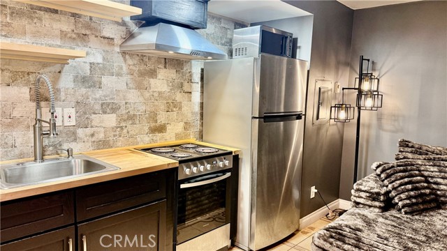 Detail Gallery Image 5 of 26 For 7904 Laurel Canyon #12,  North Hollywood,  CA 91605 - 1 Beds | 1 Baths