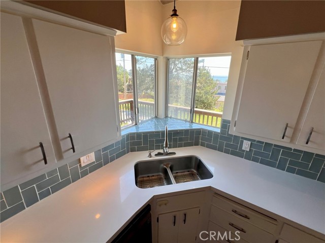 Detail Gallery Image 12 of 35 For 1950 Oxford Ave, Cambria,  CA 93428 - 3 Beds | 2 Baths
