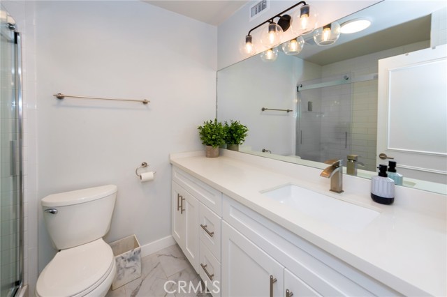 Detail Gallery Image 13 of 20 For 635 E Elmwood Ave #201,  Burbank,  CA 91501 - 3 Beds | 2 Baths
