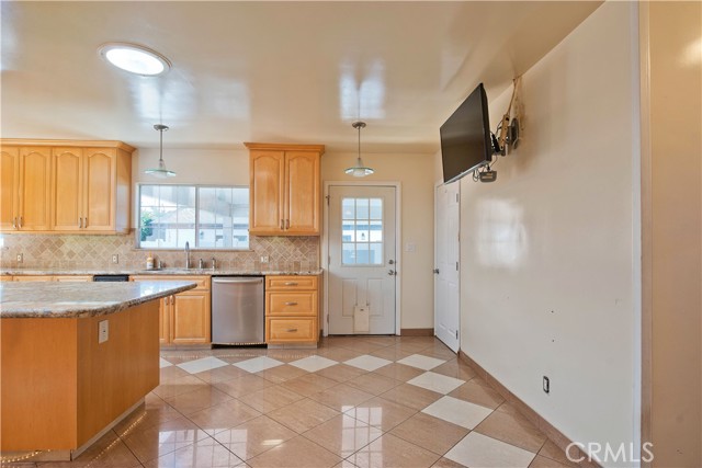 Detail Gallery Image 45 of 52 For 13608 Bassett St, Valley Glen,  CA 91405 - 6 Beds | 4 Baths