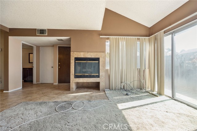 Detail Gallery Image 8 of 38 For 16590 Terrace Ln #G,  Fontana,  CA 92335 - 3 Beds | 2/1 Baths