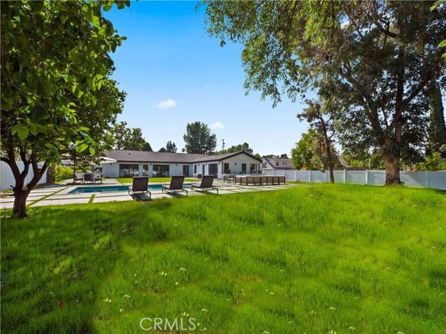 5702 Lubao Avenue, Woodland Hills CA: https://media.crmls.org/medias/edebe940-0b90-443c-a167-ab8bdfef0320.jpg