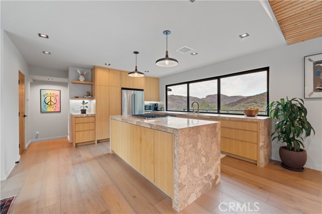 Detail Gallery Image 8 of 56 For 19778 Grand View Dr, Topanga,  CA 90290 - 4 Beds | 4/1 Baths